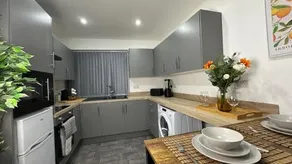 The En Suite Escape. 4 Bed Luxury Stay - Image 4
