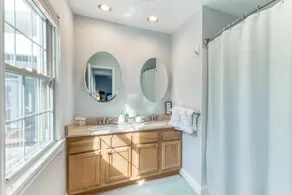 3BR Modern Home w Pool Sunroom National Harbor - Image 2