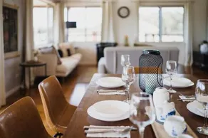 Cooranbong Farm Stay 7 Bedrooms Cottage with Pool And Tennis Court - Image 2