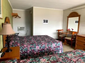 Holiday Motel Creston - Image 3
