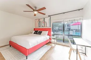 Chic 2BR near Triangle with king beds & pool - Image 4