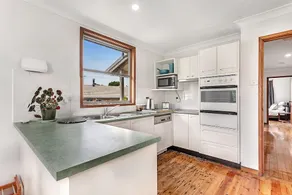 Cromarty Cottage - 900m from Birubi Beach - Image 5
