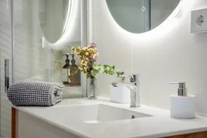 Golden Bay Apartment - Image 4