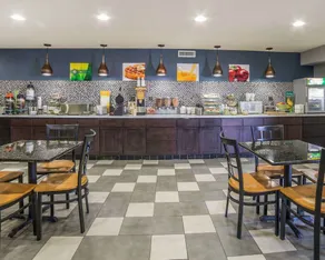 Rodeway Inn & Suites - Image 3