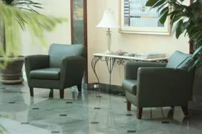 Maron Hotel & Suites - Image 2