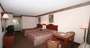 AmeriVu Inn & Suites Siler City - Image 3