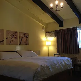 Bethpage Motel - Image 4