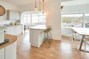 Burnsyde Beach House - Image 3