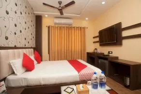 Town Hall Party Palace And Peace Garden Hotel by OYO Rooms - Image 4