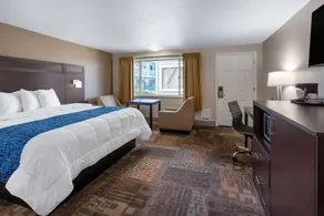 Le Chateau Inn - Image 2