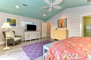 Wine Down 2907 Avenue F - Image 3