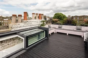 Stunning Townhouse with large roof terrace - Image 5