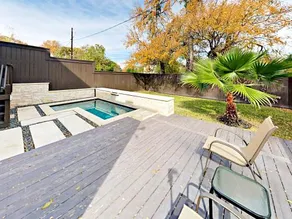 Alluring Austin House with Pool by RedAwning - Image 5