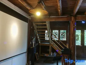 Xingyi Qiangu Jiuye Bed and Breakfast (Fenglin Buyi Scenic Area Branch) - Image 2