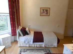 Portland House - Image 5