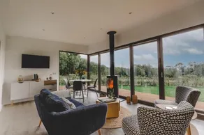 "Constable" Eco Lodge with Private Hot Tub - Image 2