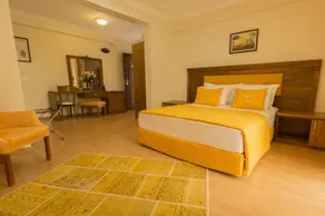 Pia Hotel - Image 2