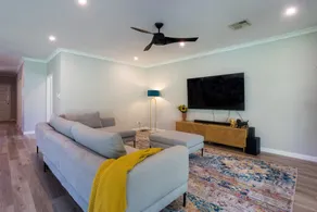 Spacious 4 BDR family home with Patio and BBQ - Image 4