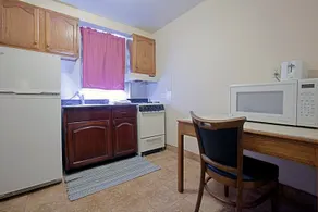 Bay Side Inn & Suites - Image 3
