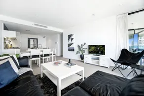 Oracle Sleek & Stylish 2 Bedroom Ocean View - Image 3