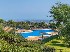 Apartment in La Mairena - Image 4