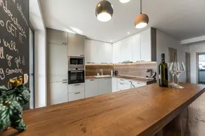 New Spacious Apartment with City View - Image 2