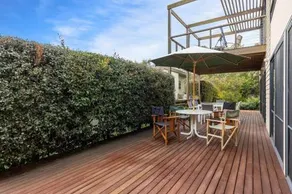 Sea Haven: coastal views, family retreat - Image 5