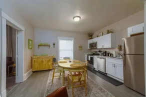 Renovated 1 Bed 1 Bath KING BED Near Downtown - Image 3