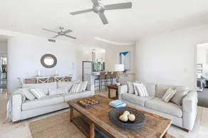 Relax in stylish comfort, Sunshine Beach - Image 5