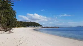 'Yacaaba' Beautiful Waterfront Location - Image 3