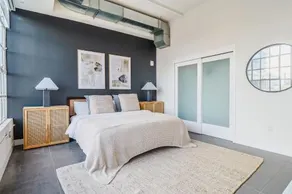 Sunny & Spacious 2BDR & 1BTH in Downtown LA - Image 3
