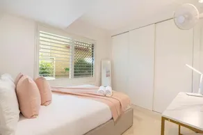 New Lux Apt opposite Buddina patrolled Beach - Image 2