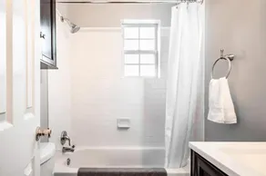 Family-friendly Home for travelers Near subway - Image 4