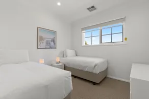 Elegant 3-Bed Home from Sunny Glenelg Beach - Image 3