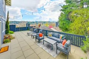 "the Fremont Lookout" W/ Deck & Gourmet Kitchen! 2 Bedroom Apts by Redawning - Image 2
