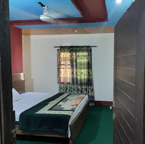 Gold Star Hotel - Image 2