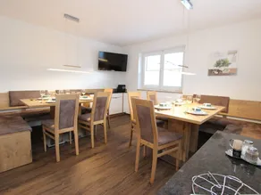 Modern Holiday Home in Bruck an der Großglocknerstraße with Garden - Image 2