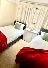 Spacious 3-Bed House With Free Parking - Image 2