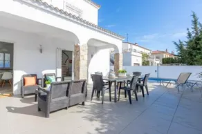 Empurialola -Preciosa casa con piscina cerca del mar en Empuriabrava- 131 - Image 4