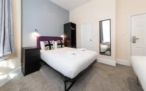 Royal London Hotel & Apartments - Image 5