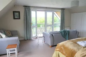 Spacious North Devon villa with beautiful garden - Image 2