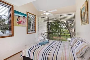 Spacious townhouse complete with floating mooring - Image 3