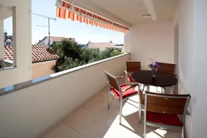 Nice apartment with balcony on the second floor with a lovely view of the sea - Image 3