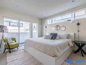 4BR | BBQ, Views, Rooftop | Eastlake | Sophari - Image 1