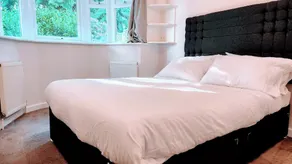 Camberley - 1-bed Annex - Sleeps 2 - Garden - Image 5