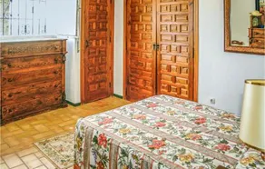 Cozy Home In MorÃ³n De La Frontera With Kitchen - Image 5