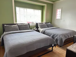 Vancouver Metrotown Modern Guest House - Image 4