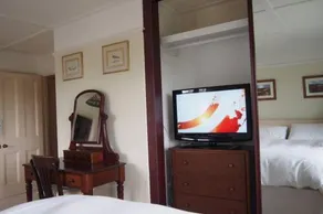 Hectors House comfortable 4 bed house in mature gardens - Image 5