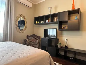 Top Center Artistic Apartment - Image 3