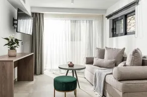 Lagoon Luxury Suites - Image 5